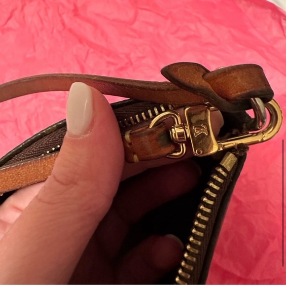 Authentic LV pochette - Picture 4 of 12